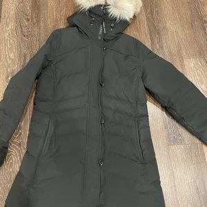 WOMEN’S CANADA GOOSE COAT